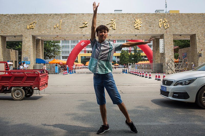 2018年8月30日，四川成都，刘春莹在四川工商学院学习舞蹈专业。作者：刘磊