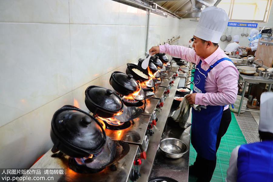 12月10日，郭峰自己发明了制作煲仔饭设备，他的煲仔饭火候正好，口味俱佳。