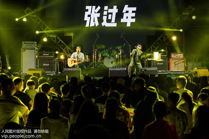 2019年11月3日，“听见集美”2019龙舟唱晚集美学村音乐节活动现场，音乐人在演出。